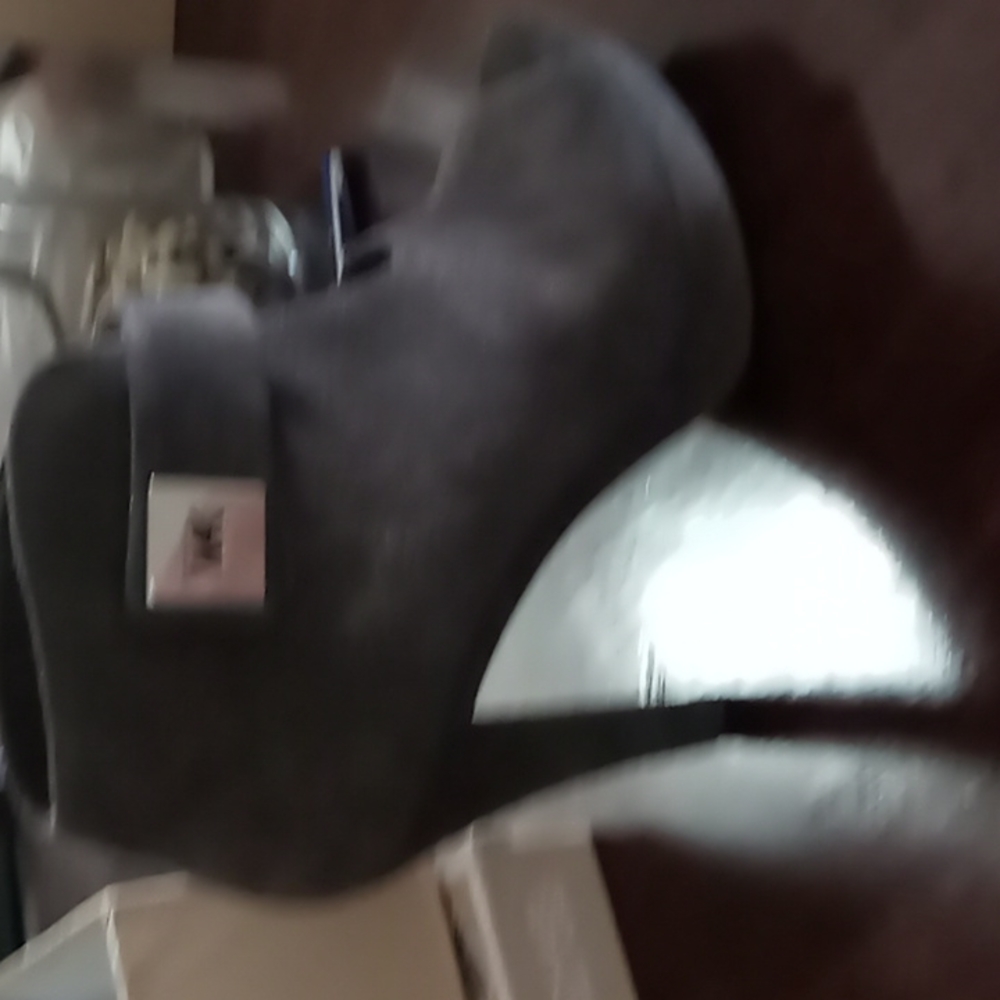 Heels - Picture 3 of 4